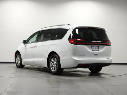 Used 2022 Chrysler Pacifica Touring-L FWD image 6