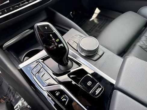 Certified 2021 BMW 530e xDrive w/ Premium Package AWD/4WD image 24
