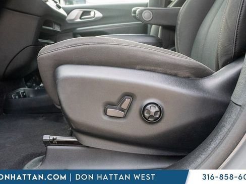 Used 2021 Chrysler Pacifica Touring w/ S Appearance Package FWD image 18