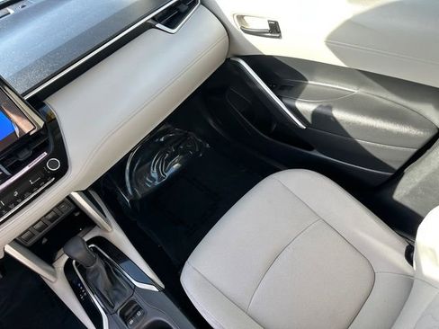 Certified 2024 Toyota Corolla Cross LE w/ Moonroof Package image 24