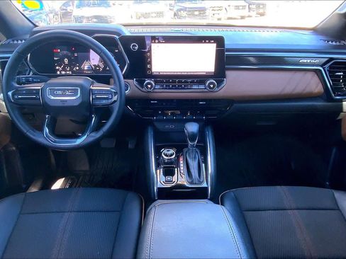 Used 2024 GMC Canyon AT4 w/ Technology Package image 16