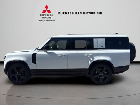 Used 2024 Land Rover Defender 130 X-Dynamic SE AWD/4WD image 8