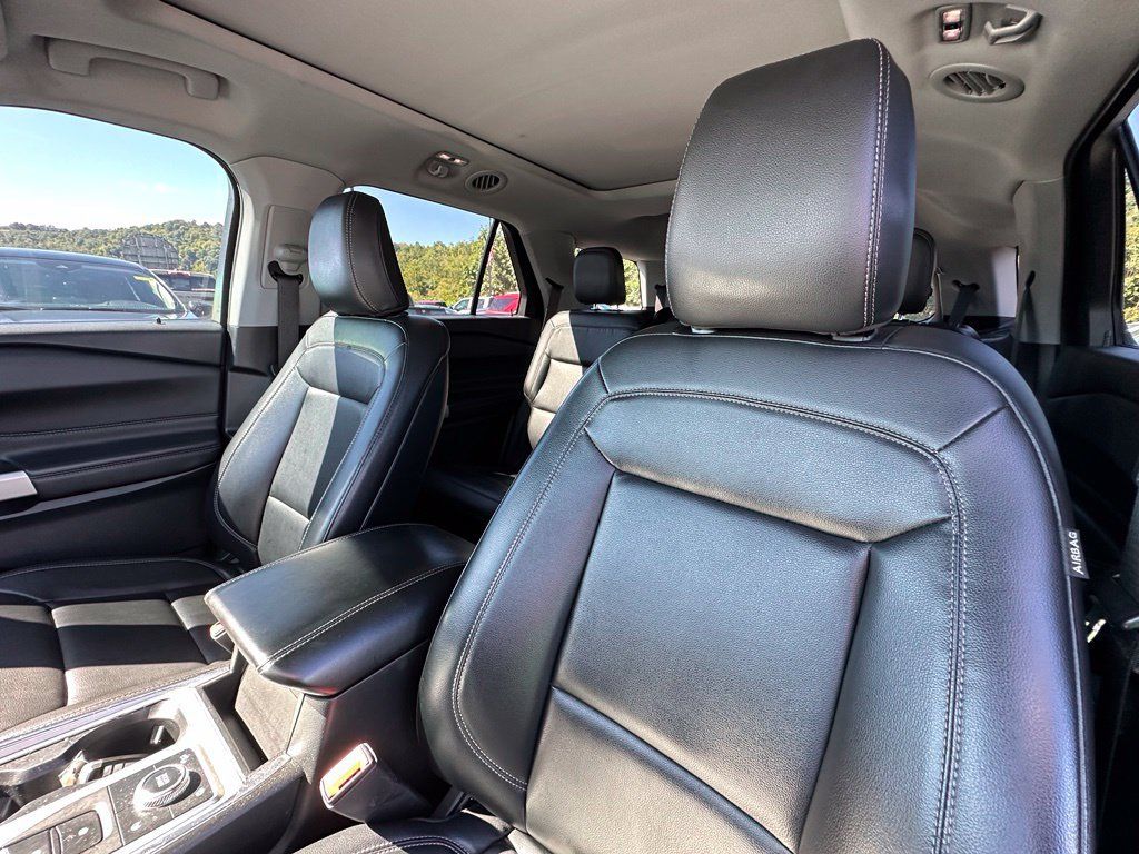 Used 2020 Ford Explorer XLT w/ Equipment Group 202A AWD/4WD image 17