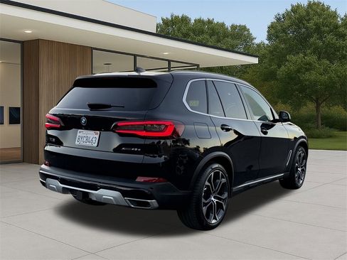 Certified 2022 BMW X5 xDrive45e w/ Climate Comfort Package image 8