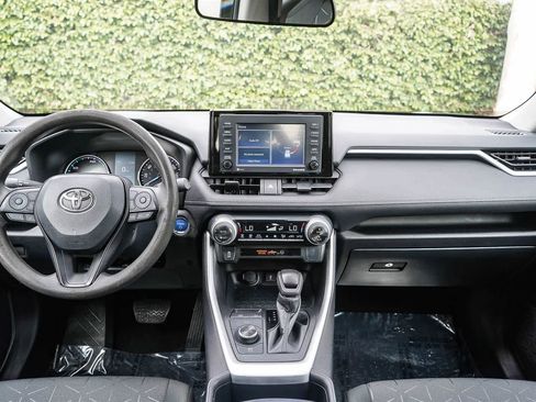 Used 2022 Toyota RAV4 XLE AWD/4WD image 12