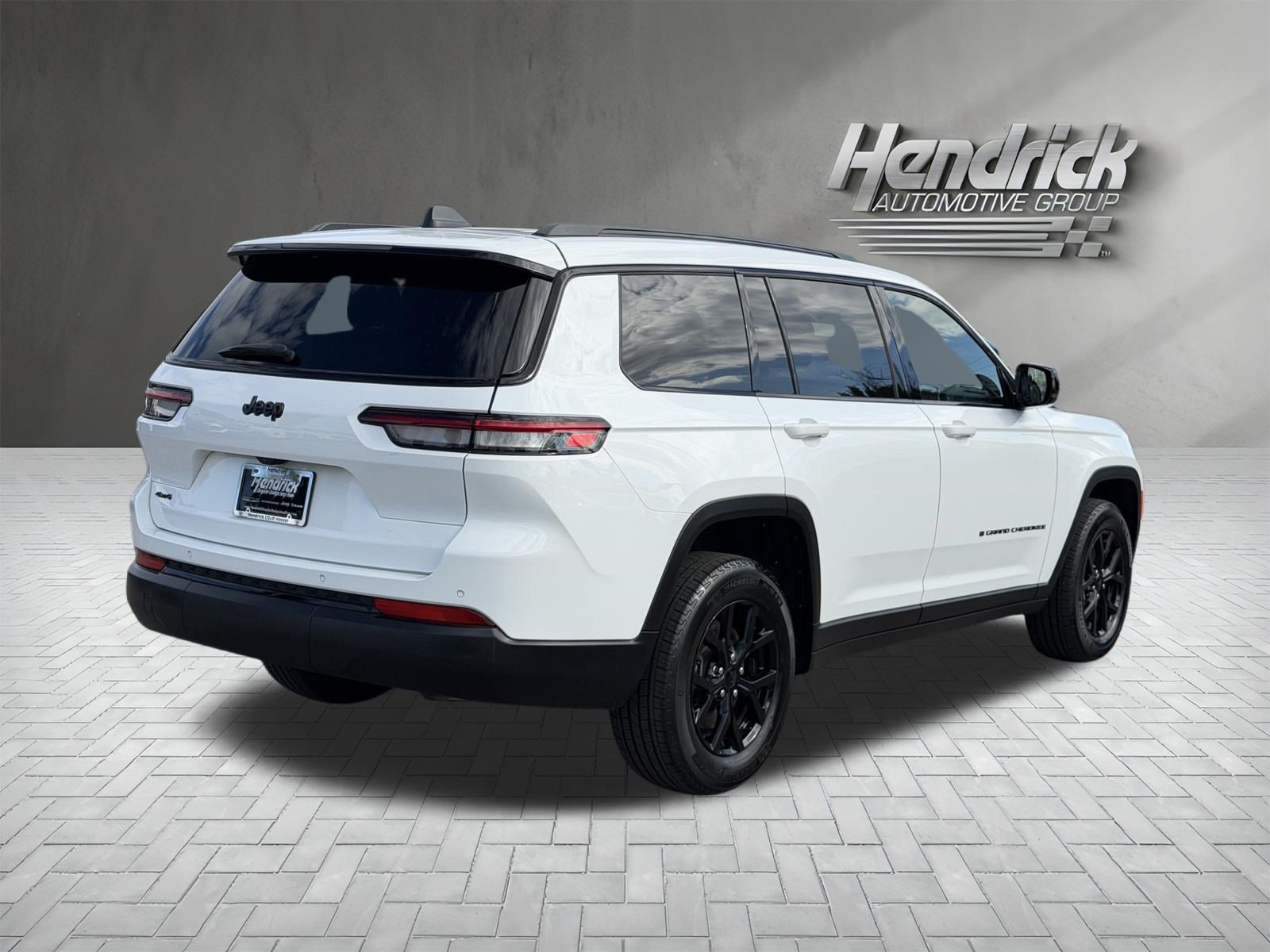 Used 2025 Jeep Grand Cherokee L Altitude AWD/4WD image 10