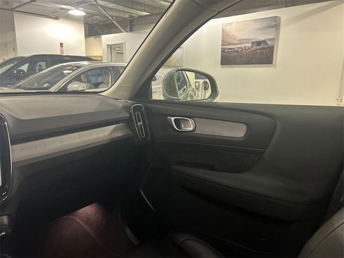 Certified 2025 Volvo XC40 B5 Plus image 23