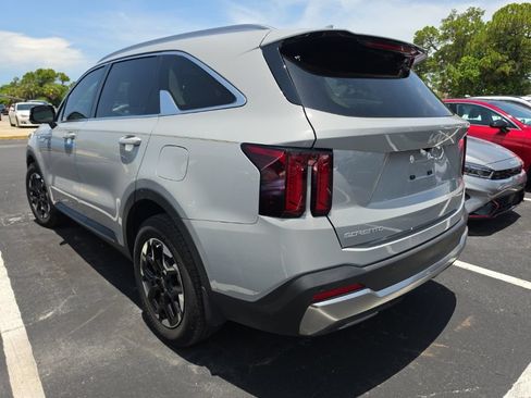 Certified 2025 Kia Sorento S w/ Panoramic Sunroof Package FWD image 12