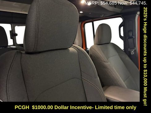 New 2025 Jeep Gladiator Sport image 7