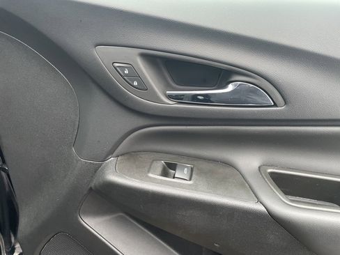 Used 2023 Chevrolet Equinox LT w/ Driver Convenience Package image 12