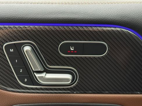 Used 2021 Mercedes-Benz GLB 250 w/ AMG Line image 16