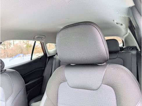 Used 2025 Chevrolet Trax LT w/ LT Convenience Package image 15