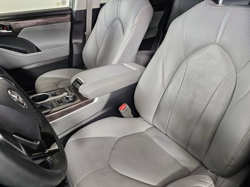 Used 2020 Toyota Highlander Limited AWD/4WD image 25