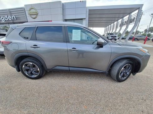 Certified 2024 Nissan Rogue SV w/ SV Premium Package FWD image 8