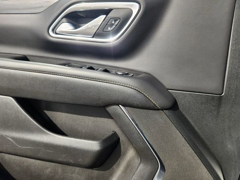 Used 2024 GMC Yukon XL SLT image 24