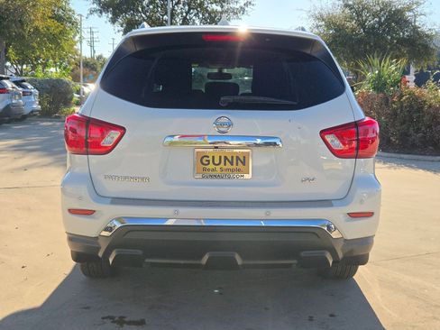 Used 2020 Nissan Pathfinder SV image 6