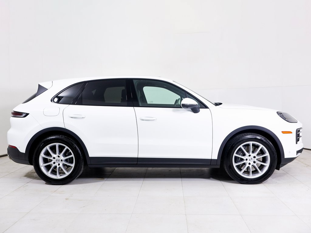 Certified 2025 Porsche Cayenne AWD/4WD image 26