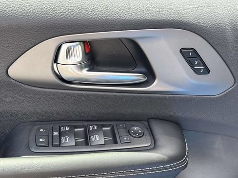 New 2027 Chrysler Pacifica Select AWD/4WD image 20