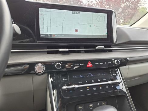 Certified 2024 Kia Carnival EX image 18