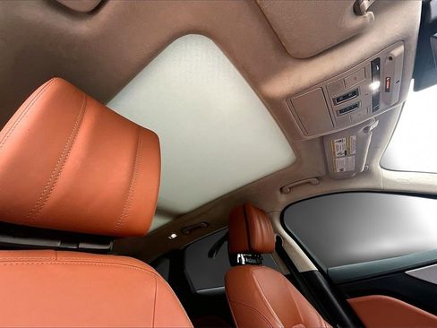 Used 2019 Jaguar F-PACE Portfolio image 17