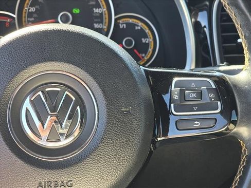 Used 2018 Volkswagen Beetle 2.0T Dune image 16