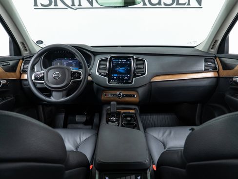 Used 2024 Volvo XC90 T8 Plus w/ Protection Package Premier image 15