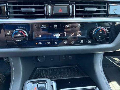 Used 2025 Nissan Pathfinder SL w/ SL Premium Package AWD/4WD image 46