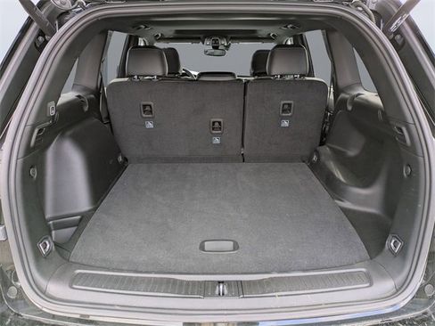 Used 2023 Jeep Grand Cherokee Altitude image 11