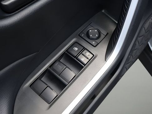 Certified 2025 Toyota RAV4 LE AWD/4WD image 10