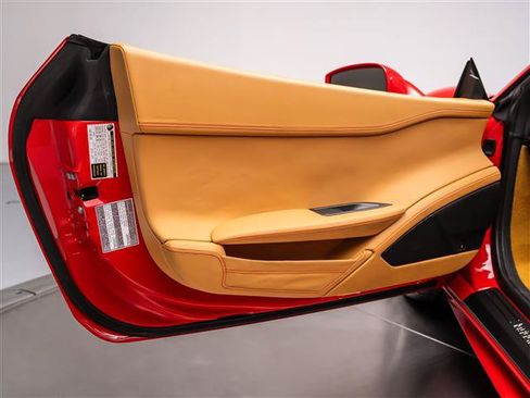 Used 2012 Ferrari 458 Italia Coupe RWD image 27