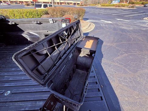 Used 2018 Toyota Tacoma SR5 image 19