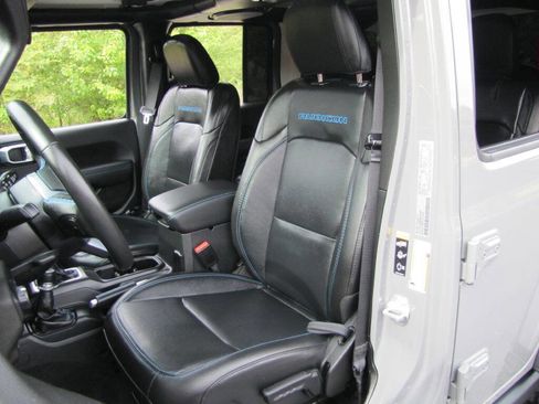 Used 2022 Jeep Wrangler Unlimited Rubicon 4xe w/ Cold Weather Group AWD/4WD image 16
