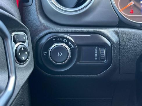 Used 2023 Jeep Wrangler Unlimited Sahara w/ LED Lighting Group AWD/4WD image 38