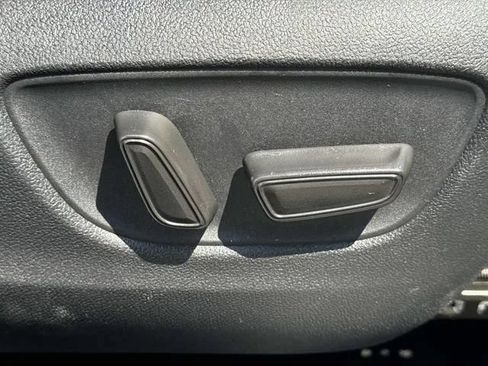 Used 2021 Toyota Highlander XLE AWD/4WD image 32