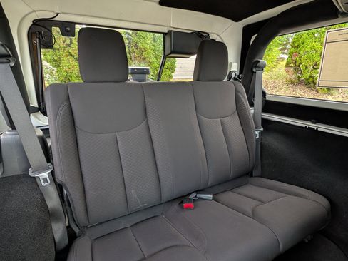 Used 2015 Jeep Wrangler Sport image 22