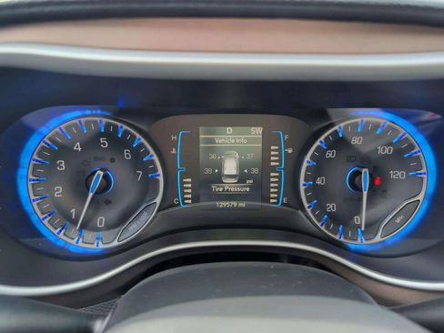 Used 2017 Chrysler Pacifica Touring-L image 16