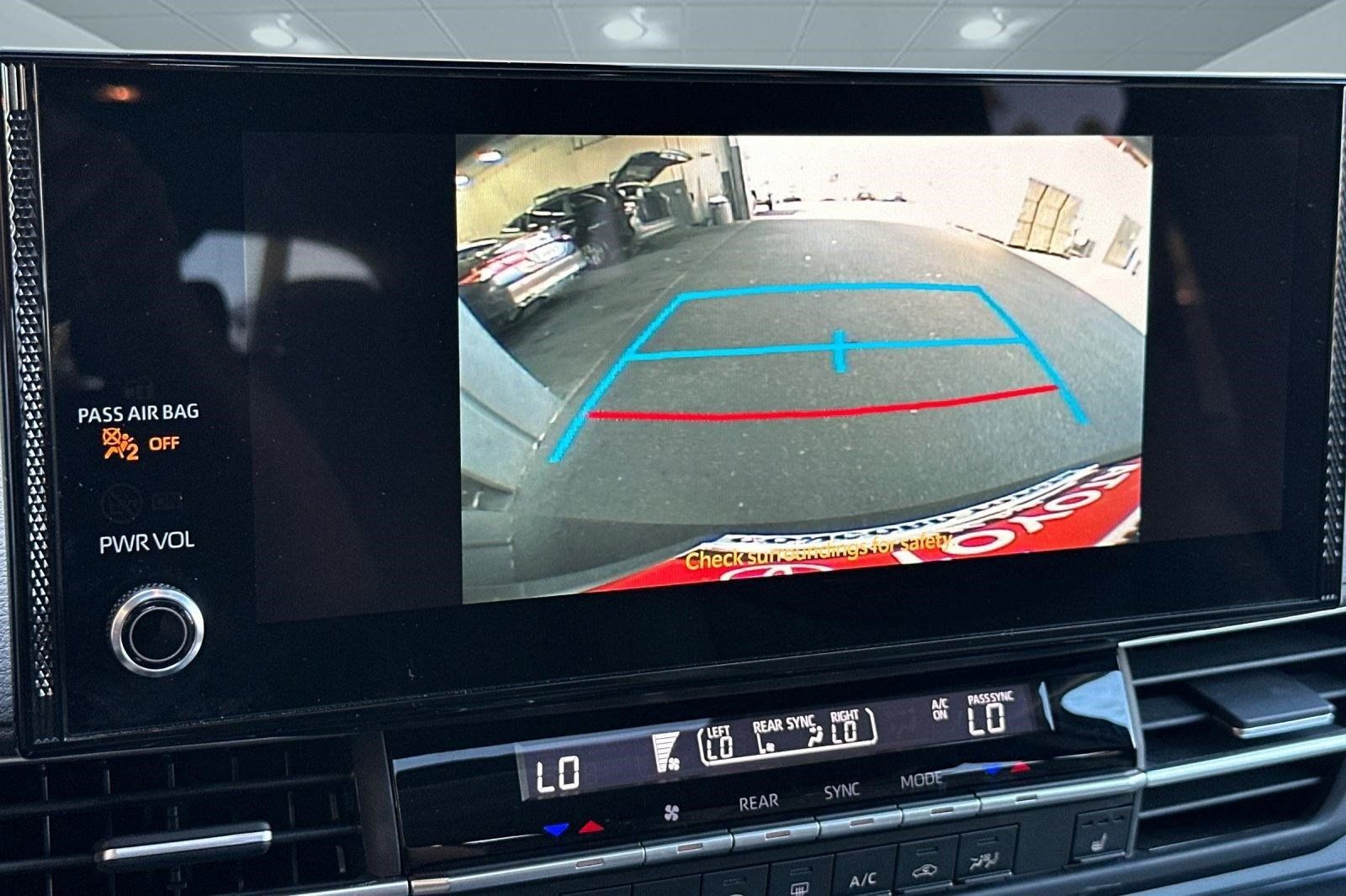 Used 2026 Toyota Sienna XLE FWD image 18