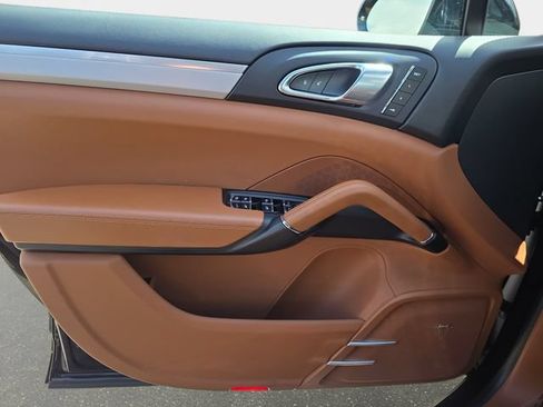 Used 2018 Porsche Cayenne GTS AWD/4WD image 30