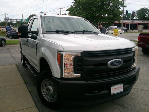 Used 2017 Ford F350 XL AWD/4WD image 4