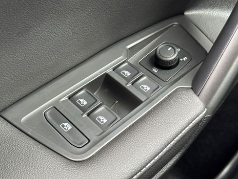 Used 2024 Volkswagen Tiguan S image 23