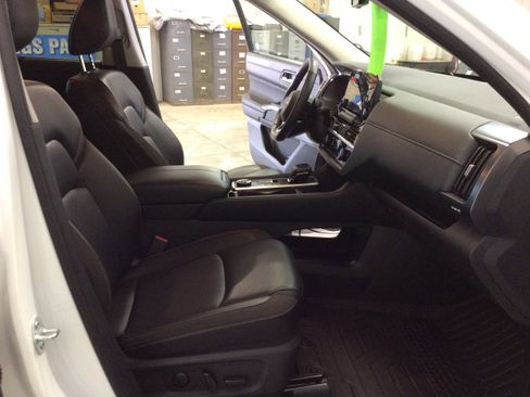 Used 2024 Nissan Pathfinder SL w/ Black Appearance Package image 36