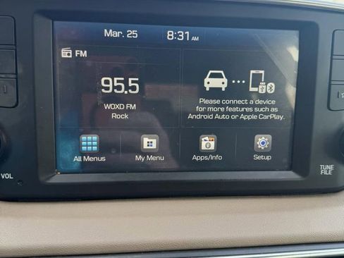 Used 2019 Hyundai Santa Fe SE image 15