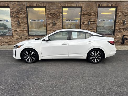 Used 2024 Nissan Sentra SV w/ SV Premium Package FWD image 2