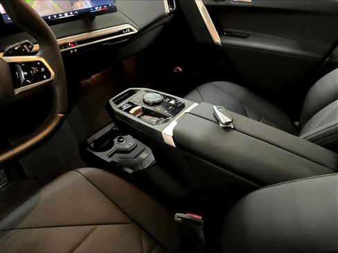 Used 2026 BMW iX xDrive45 image 18