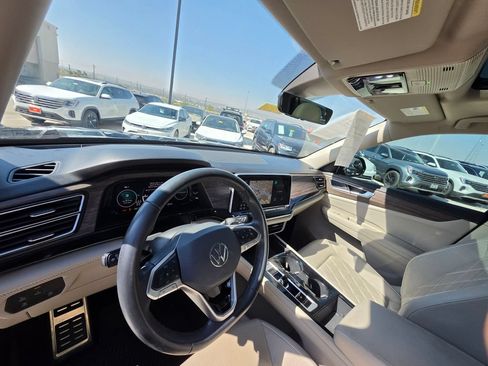 Used 2024 Volkswagen Atlas SEL Premium R-Line AWD/4WD image 11