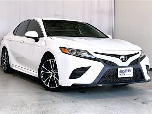 Used 2019 Toyota Camry SE image 1