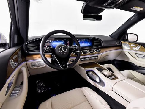 Certified 2025 Mercedes-Benz GLS 450 4MATIC image 25