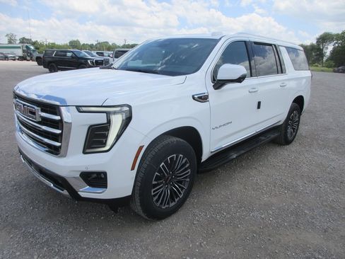 New 2026 GMC Yukon XL Elevation w/ Elevation Premium Package AWD/4WD image 9