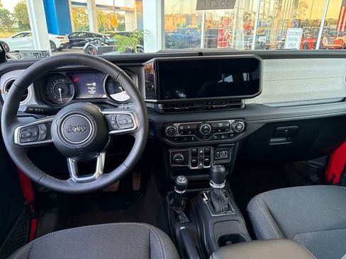 Used 2025 Jeep Wrangler Unlimited Sahara w/ Safety Group image 12