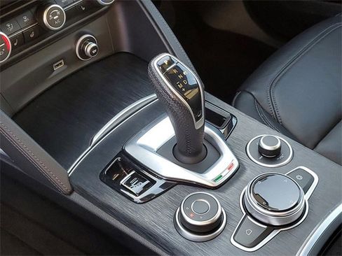 Used 2022 Alfa Romeo Stelvio Sprint image 17
